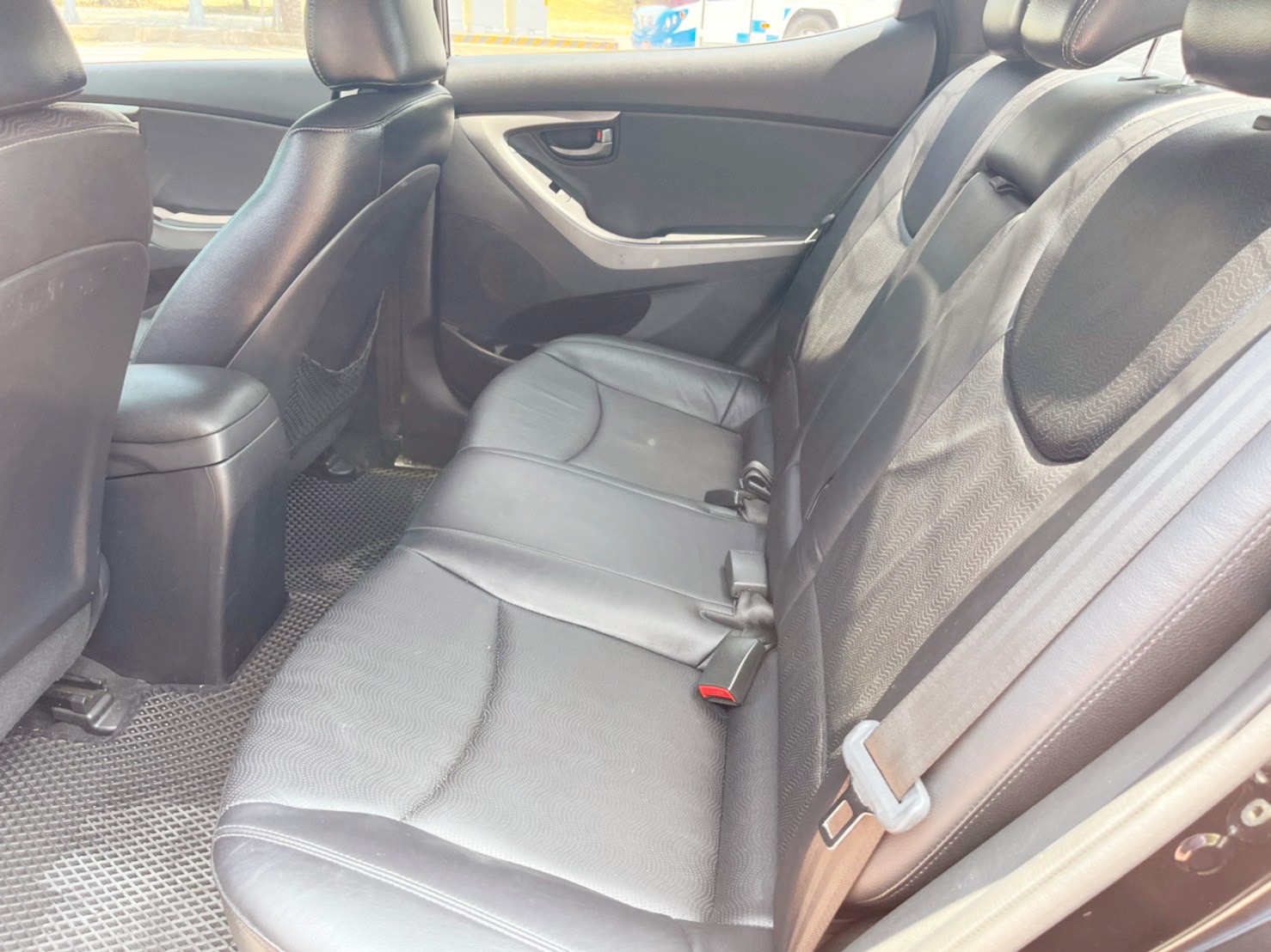 頂級稀有極光-2013年-現代Elantra-1.8 -鴻毅汽車附設保修廠-安全把關-在地誠信經營.值得你信賴  第5張相片
