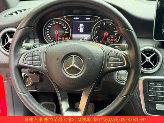 BENZ A180 2017年 1.6 紅 1368 順  第8張相片