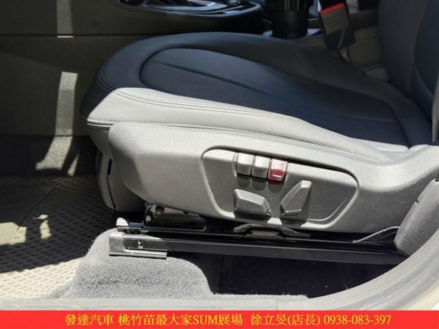BMW 218I AT 2016年 1.5 白 2598 TCBU  第7張相片