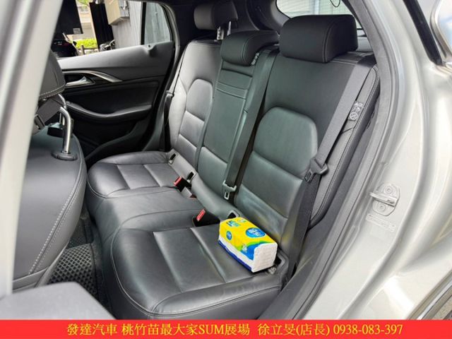INFINITI Q30 風尚版 2018年 1.6 銀 1908  第6張相片