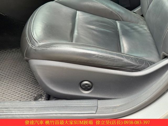 INFINITI Q30 風尚版 2018年 1.6 銀 1908  第8張相片
