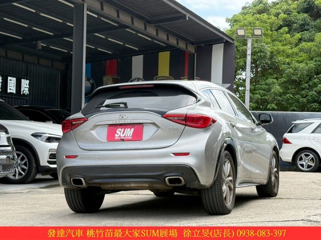 INFINITI Q30 風尚版 2018年 1.6 銀 1908  第18張相片