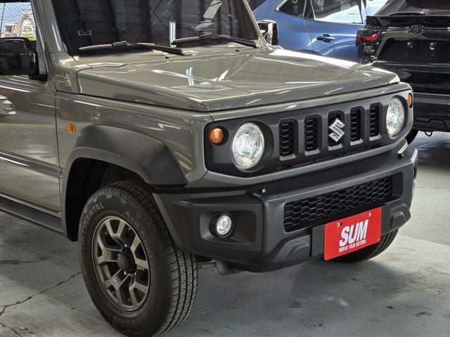 僅跑3萬7公里 JIMNY 4WD 超好看 水泥灰~  第5張相片