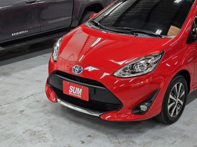 精緻品項! 僅跑6萬公里、 內裝還有新車味~! 最美PRIUS C.  第1張相片