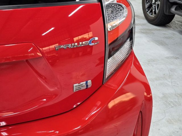 精緻品項! 僅跑6萬公里、 內裝還有新車味~! 最美PRIUS C.  第5張相片