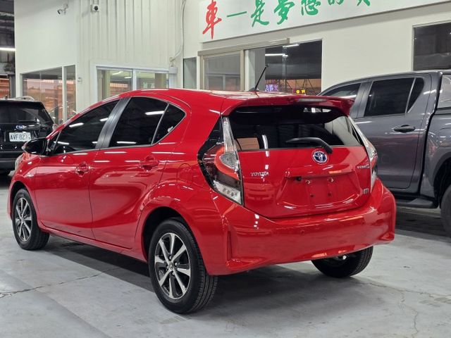 精緻品項! 僅跑6萬公里、 內裝還有新車味~! 最美PRIUS C.  第6張相片