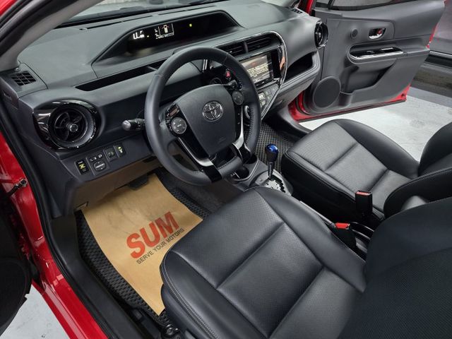 精緻品項! 僅跑6萬公里、 內裝還有新車味~! 最美PRIUS C.  第8張相片