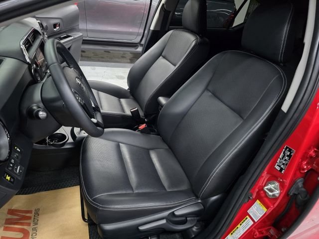 精緻品項! 僅跑6萬公里、 內裝還有新車味~! 最美PRIUS C.  第9張相片