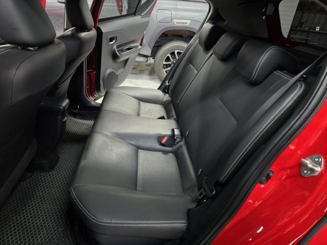 精緻品項! 僅跑6萬公里、 內裝還有新車味~! 最美PRIUS C.  第10張相片