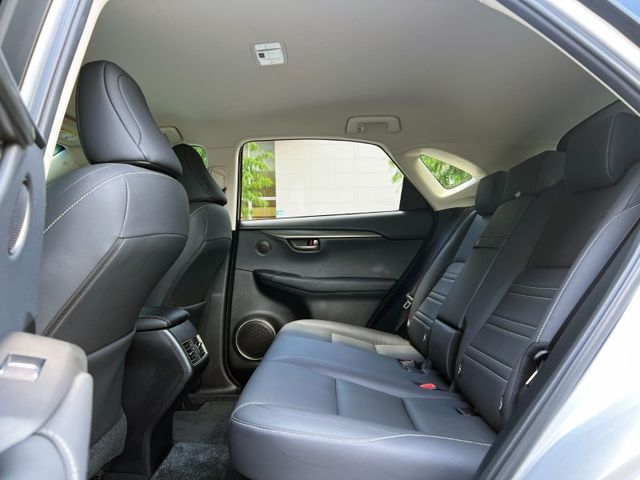 Lexus  NX  第7張相片