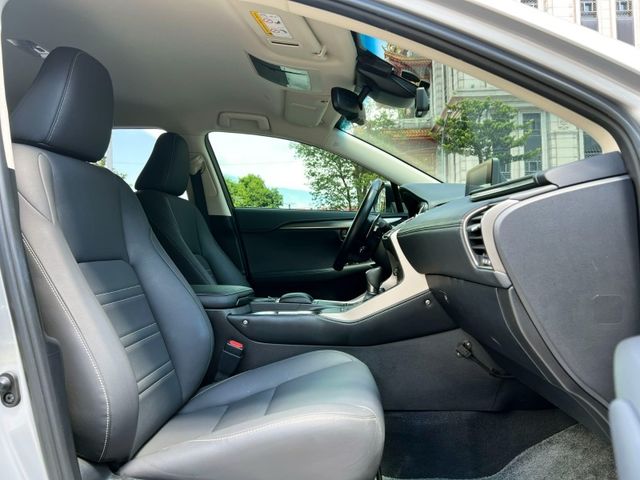 Lexus  NX  第8張相片