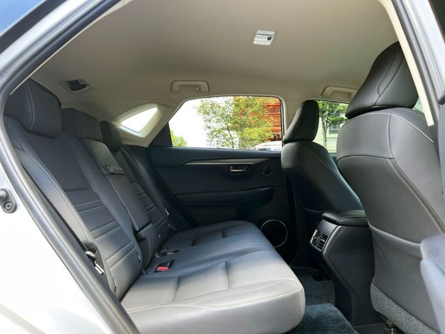 Lexus  NX  第9張相片