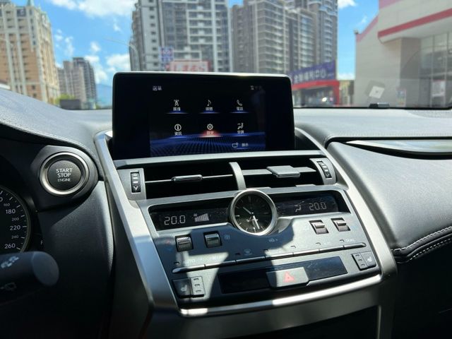 Lexus  NX  第12張相片