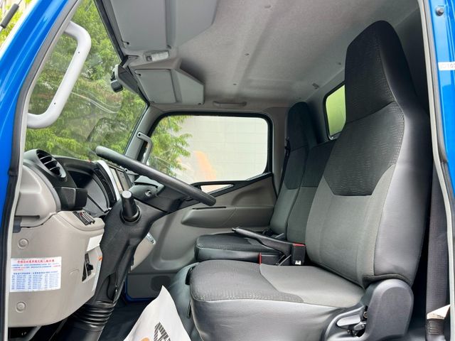 Mitsubishi  Canter  第11張相片