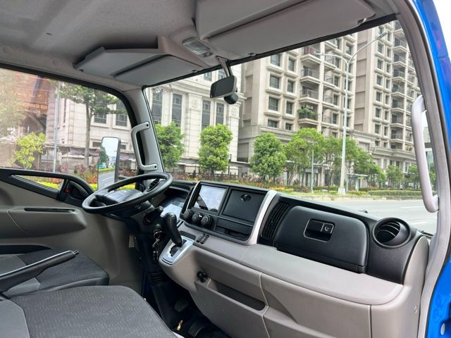 Mitsubishi  Canter  第12張相片