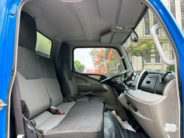 Mitsubishi  Canter  第13張相片
