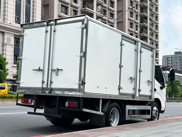 Hino  300  第2張相片