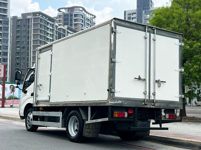 Hino  300  第3張相片