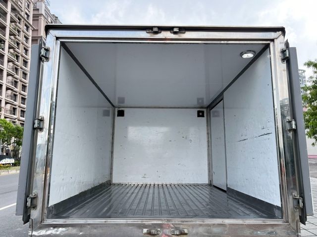 Hino  300  第6張相片