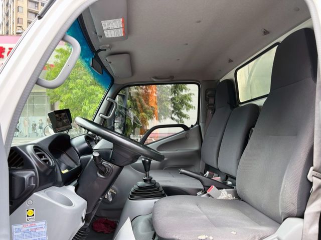 Hino  300  第8張相片