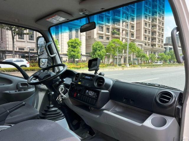 Hino  300  第10張相片
