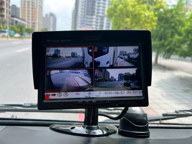 Hino  300  第15張相片