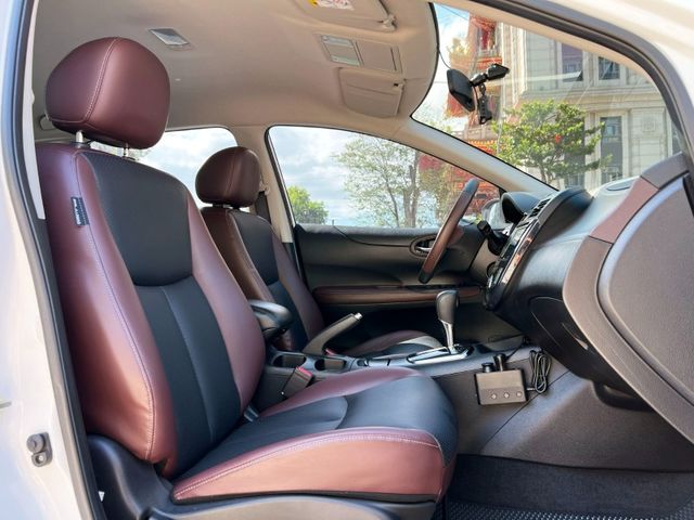 Nissan  Tiida  第8張相片