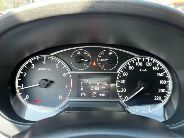 Nissan  Tiida  第12張相片