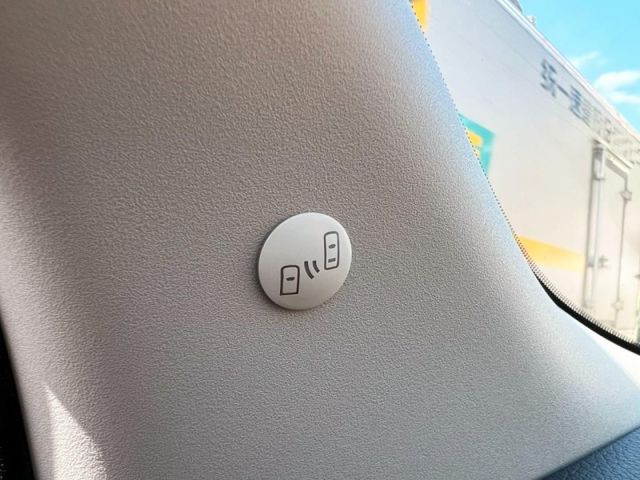 Nissan  Tiida  第16張相片