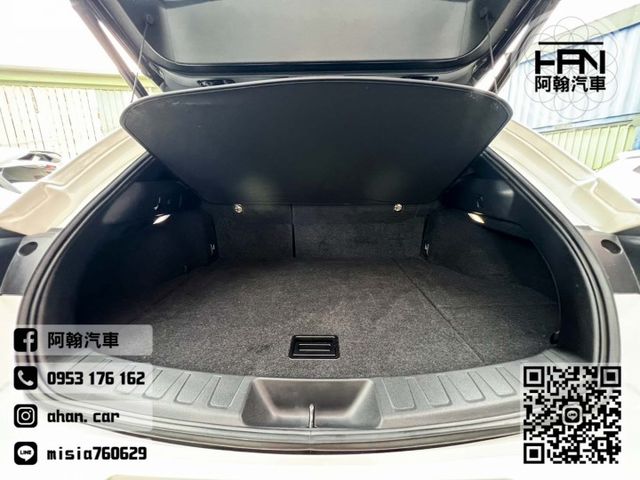 2022年1月【UX250H】2.0 白 ❱❱❱ 油電豪華/盲點/環景 ╳ SUM聯盟 ╳ 里程保證 ╳ 實車實價  第17張相片