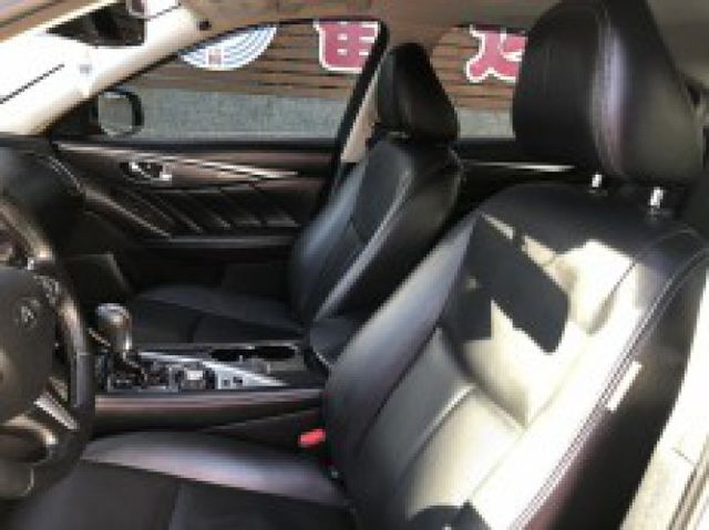 豪華版 鈑件原 里程保證 渦輪增壓 電動天窗 電動座椅 方向盤快控鍵 恆溫 分區溫控 免鑰匙啟動車門鎖定速認證車可貸款  第12張相片