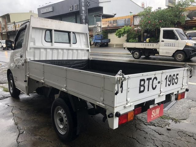 一手車 里程保證 車況非常優 九成以上的新車感覺 車主加裝前後行車記錄器 後車斗防撞護板 車頭後擋板護板  第3張相片