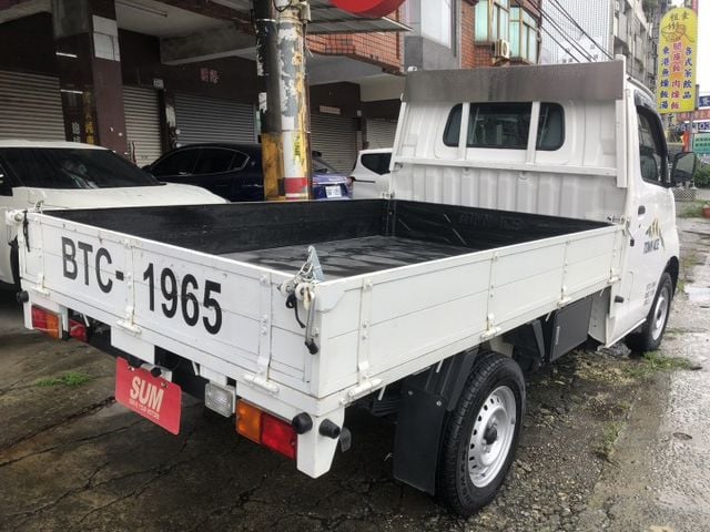 一手車 里程保證 車況非常優 九成以上的新車感覺 車主加裝前後行車記錄器 後車斗防撞護板 車頭後擋板護板  第5張相片
