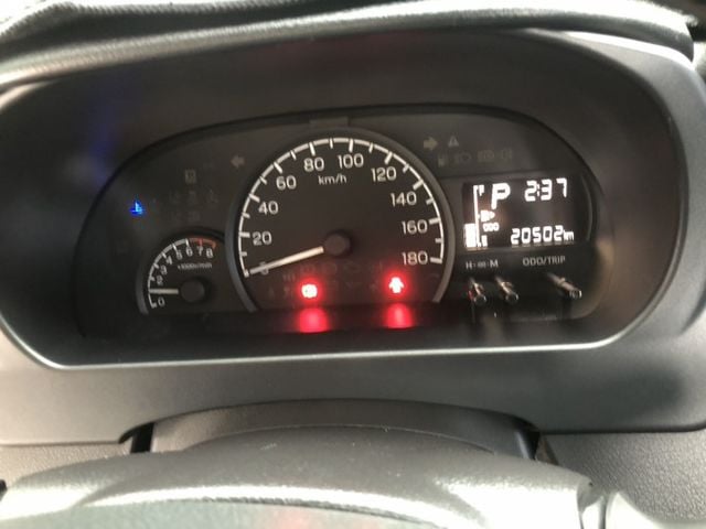 一手車 里程保證 車況非常優 九成以上的新車感覺 車主加裝前後行車記錄器 後車斗防撞護板 車頭後擋板護板  第7張相片