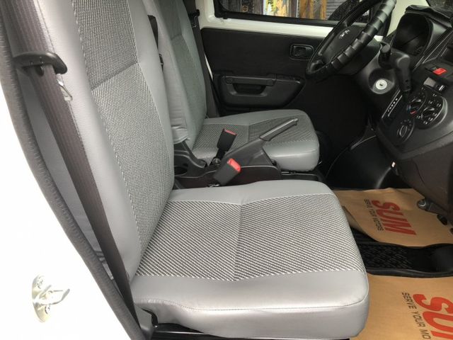 一手車 里程保證 車況非常優 九成以上的新車感覺 車主加裝前後行車記錄器 後車斗防撞護板 車頭後擋板護板  第9張相片