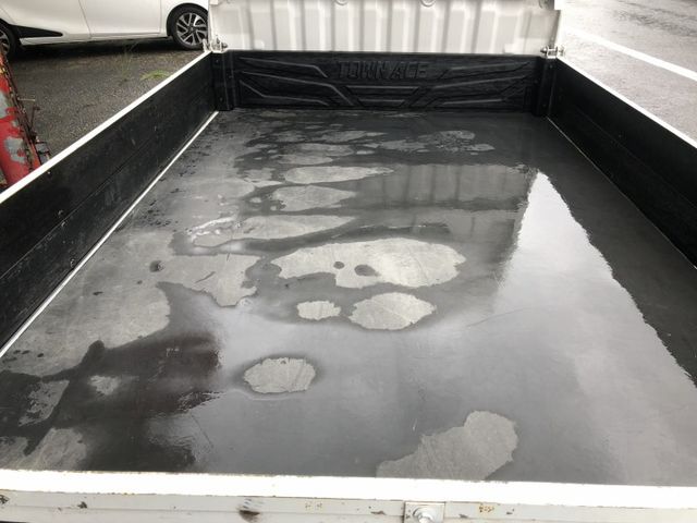 一手車 里程保證 車況非常優 九成以上的新車感覺 車主加裝前後行車記錄器 後車斗防撞護板 車頭後擋板護板  第16張相片