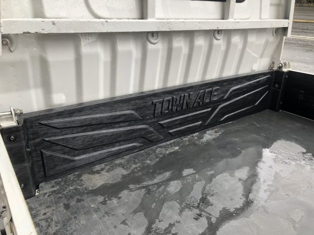 一手車 里程保證 車況非常優 九成以上的新車感覺 車主加裝前後行車記錄器 後車斗防撞護板 車頭後擋板護板  第17張相片