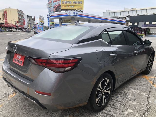 中階版 一手車 里程保證  有加裝全車環景 電子後視鏡 I-KEY遙控啟動 Apple CarPlay 認證車 有保固  第4張相片