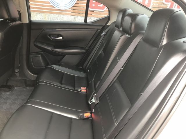 中階版 一手車 里程保證  有加裝全車環景 電子後視鏡 I-KEY遙控啟動 Apple CarPlay 認證車 有保固  第14張相片