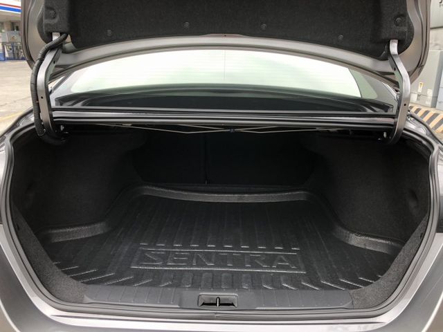 中階版 一手車 里程保證  有加裝全車環景 電子後視鏡 I-KEY遙控啟動 Apple CarPlay 認證車 有保固  第17張相片