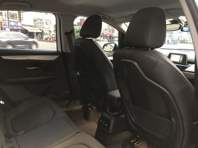 一手車里 程保證 完全無事故 車庫車 車況非常優 超低里程只跑四萬多都在原廠保養 車剛入庫還未美容整理實車呈現  第12張相片