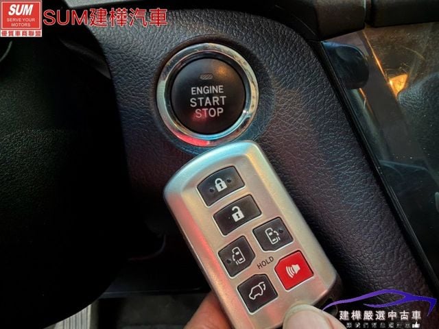 2016 SIENNA SE 一手車 雙電滑門 電動椅 8人座大空間 倒車顯影  第20張相片