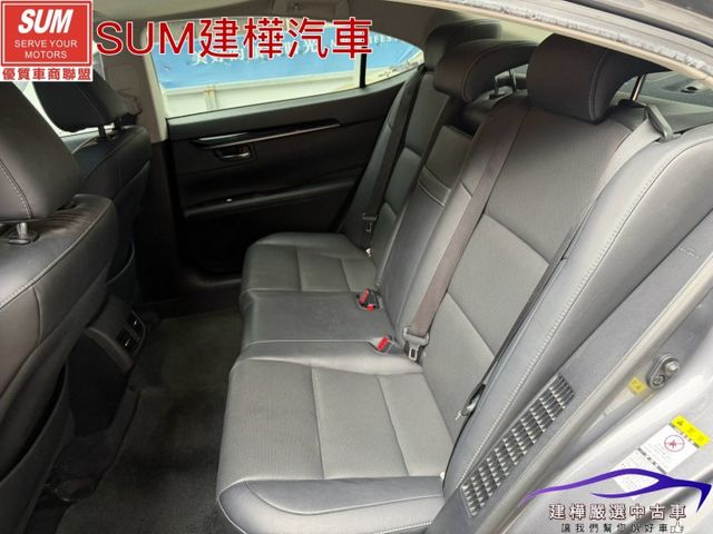 2014年2015型 E300h I-KEY 摸門 定速 車用螢幕 天窗 行車紀錄器 大電瓶原廠已換過  第8張相片