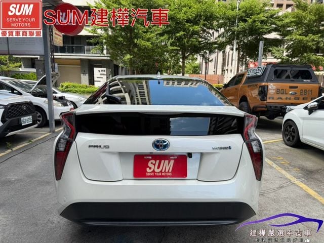 2017 PRIUS 只跑十萬 全車原鈑件 I-KEY 安卓機 導航 全車環景 抬頭顯示 胎壓偵測 加熱座椅  第5張相片