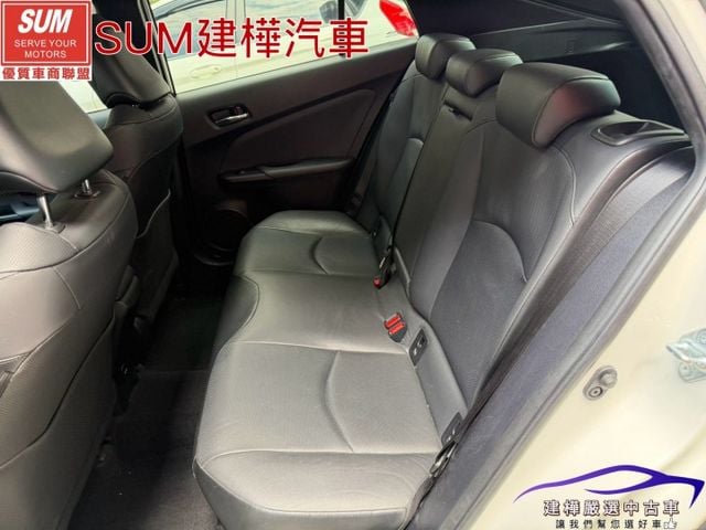 2017 PRIUS 只跑十萬 全車原鈑件 I-KEY 安卓機 導航 全車環景 抬頭顯示 胎壓偵測 加熱座椅  第8張相片