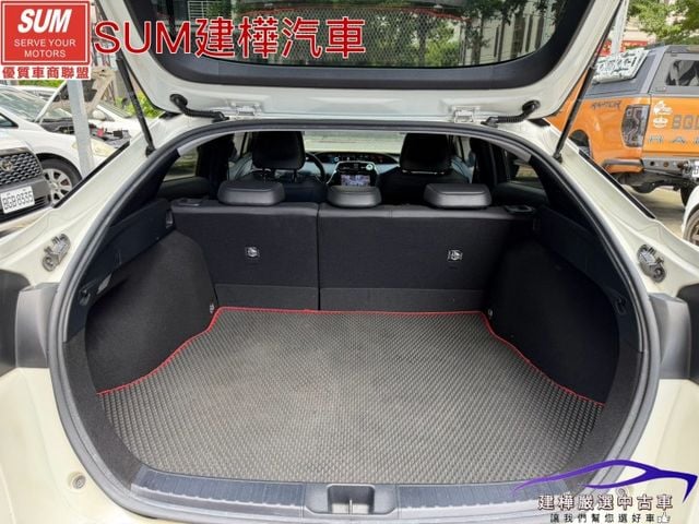 2017 PRIUS 只跑十萬 全車原鈑件 I-KEY 安卓機 導航 全車環景 抬頭顯示 胎壓偵測 加熱座椅  第11張相片