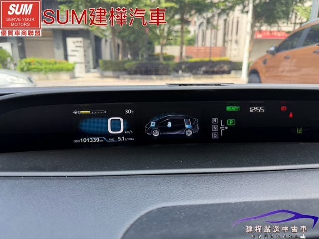 2017 PRIUS 只跑十萬 全車原鈑件 I-KEY 安卓機 導航 全車環景 抬頭顯示 胎壓偵測 加熱座椅  第14張相片