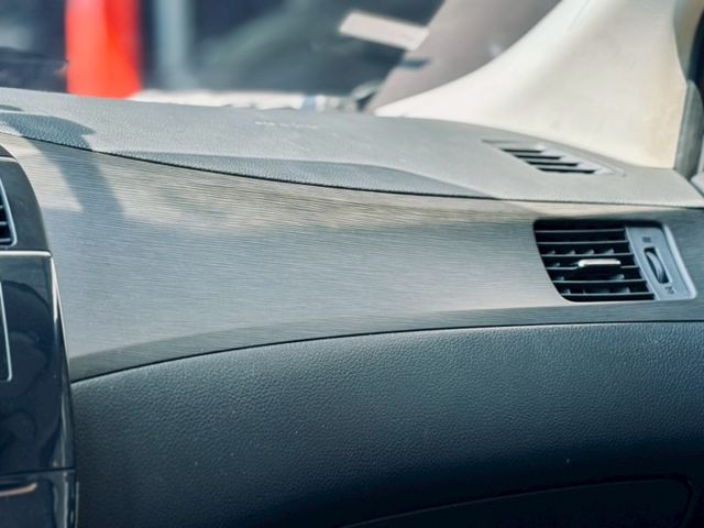 里程12萬多公里 全車原鈑件 車室空間寬敞、乘坐舒適 是您代步車、家庭用車的熱門選擇！  第10張相片