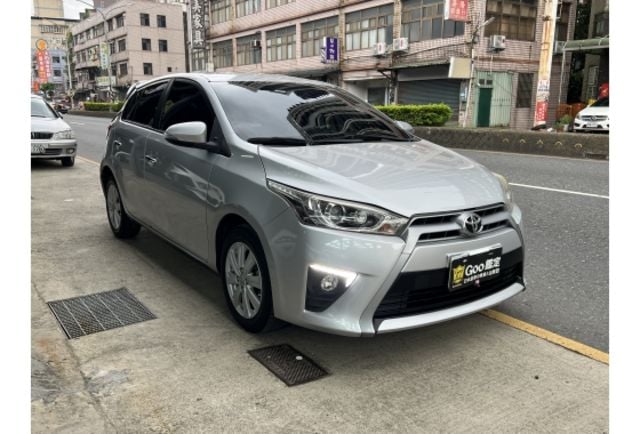 順利汽車～2015 yaris 豪華  第1張相片