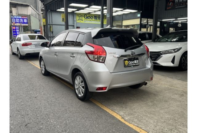 順利汽車～2015 yaris 豪華  第3張相片